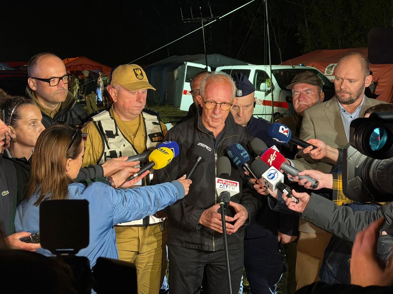 Płonie już 100 hektarów lasu. Nocna konferencja sztabu