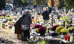 Ksiądz użył monitoringu, zdjęcia powiesił w gablocie. Wierni oburzeni