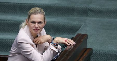 "Te uderzenia pachną Braunem". Nowacka reaguje na apel biskupów