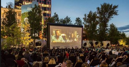 Warszawa. Kino plenerowe 2020. Gdzie obejrzymy film pod chmurką?