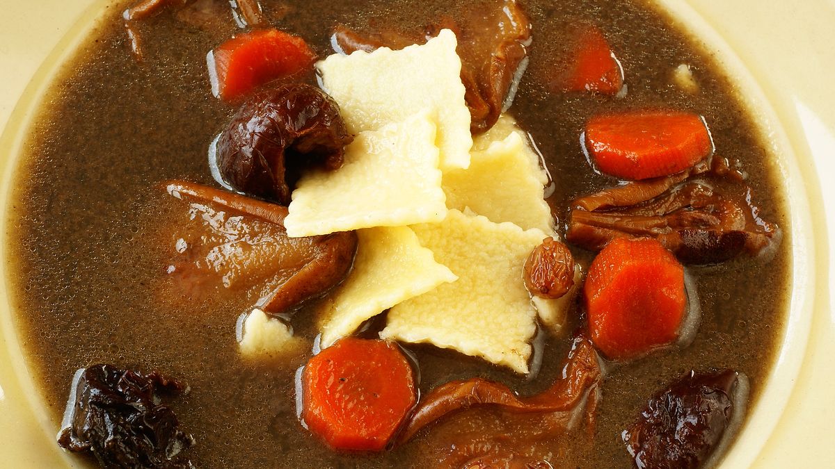 Czarnina to tradycyjna polska zupa