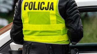 Cofając, wjechała w betonową donicę. 45-latka miała blisko 1,5 promila