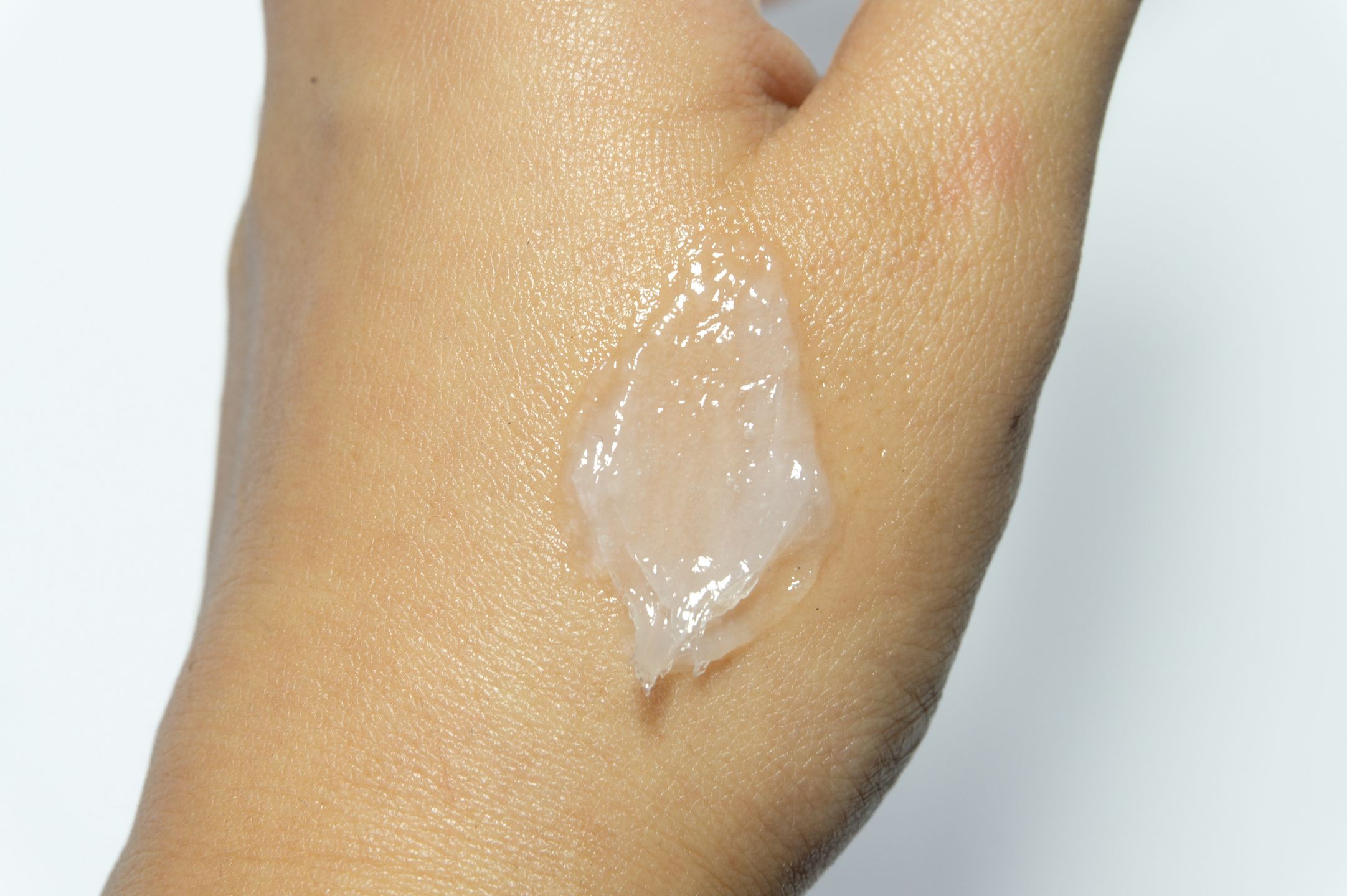 Przed aplikacją wazeliny warto zrobić test na skórze