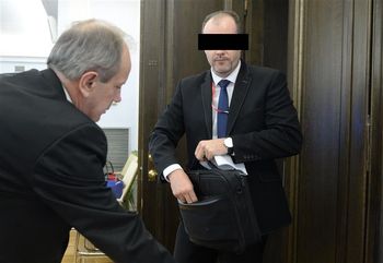 Były wiceminister finansów usłyszał zarzuty. Dotyczą korupcji