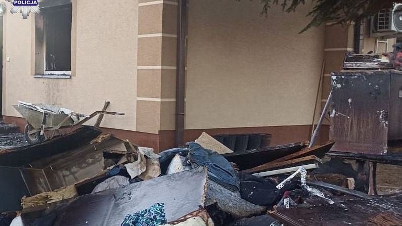 tak wygląda otoczenie domu poi akcji ratunkowej straży pożarnej