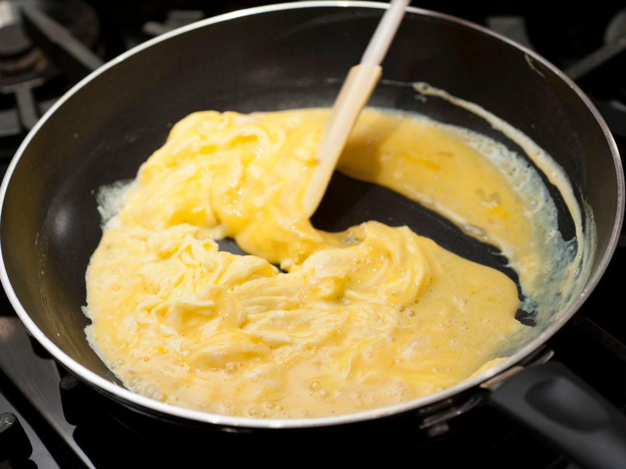 Dodaj majonez do jajecznicy