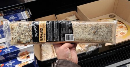 Kosztuje 5 zł i jest ciężka od pieczarek. Zapiekanka lepsza niż z budki?