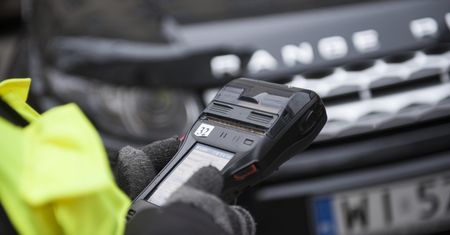 Warszawa. Kontroler uderzony w głowę kantówką. Sprawa trafi do sądu
