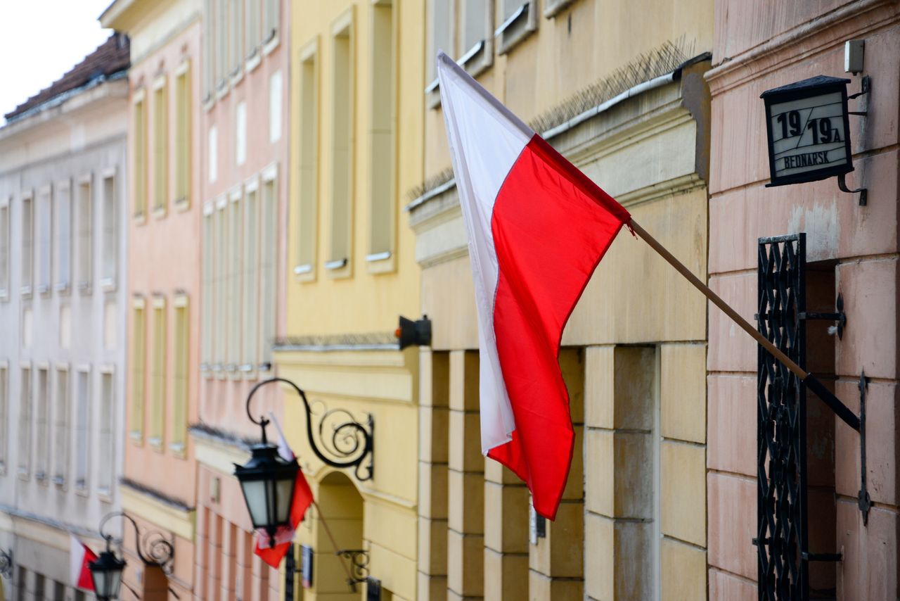 Jak wywiesić flagę