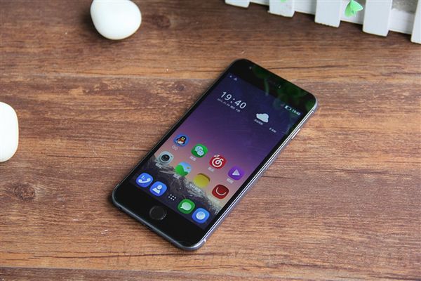 Czy podróbki mogą być premium? Oto androidowy klon iPhone'a 6, którego nie wygniesz i nie porysujesz 8