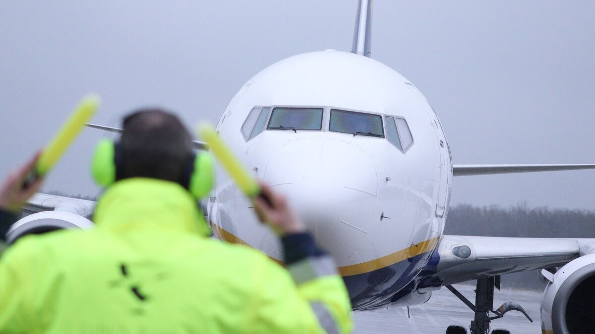 Samolot na płycie lotniska Portu Lotniczego Lublin