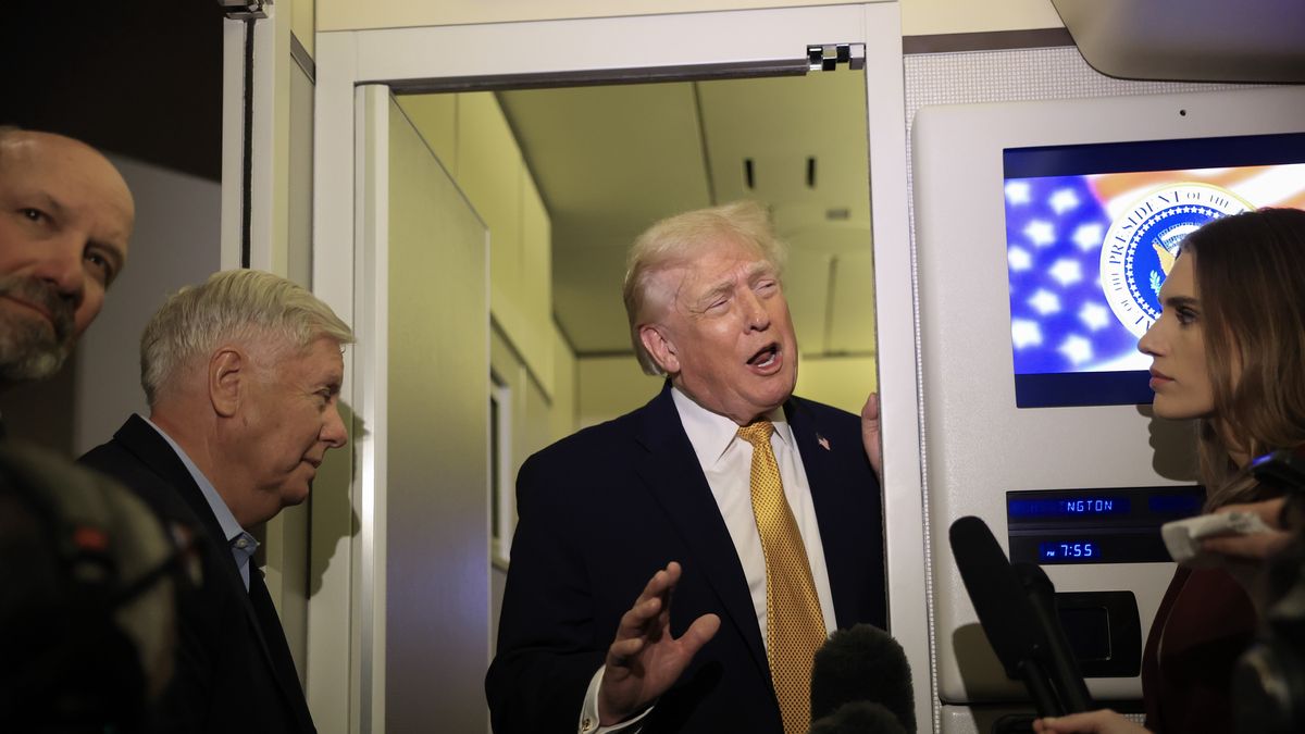 IN FLIGHT - JANUARY 04:  U.S. President Donald Trump, Commerce Secretary Howard Lutnick (L) and U.S. Sen. Lindsey Graham (R-SC) (C) speak to the media aboard Air Force One enroute to Washington, DC on January 04, 2026. Trump is returning to the White House after giving the order for the United States law enforcement to capture Venezuelan President Nicolás Maduro and his wife. (Photo by Joe Raedle/Getty Images)