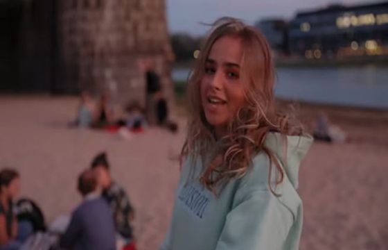 Ma 21 lat, pisał o niej magazyn "Rolling Stone", a Spotify wybrał ją do grona dziesięciu wschodzących artystów na świecie