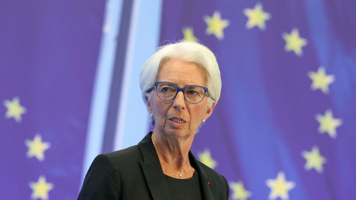 arch51
President of the European Central Bank (ECB) Christine Lagarde addresses a press conference on eurozone monetary policy following the meeting of the governing council of the ECB in Frankfurt am Main, western Germany, on July 21, 2022. - The European Central Bank lifted key interest rates by a surprise 50 basis points on July 21, 2022, its first hike since 2011 and more than expected as the eurozone grapples with rampant inflation and a looming energy crisis. (Photo by Daniel ROLAND / AFP)
DANIEL ROLAND