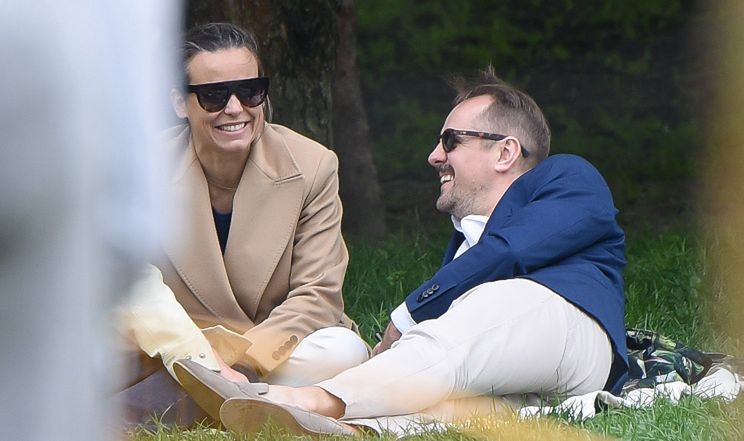 Anna Mucha i Jakub Wons wybrali się z dziećmi do parku, by SPRZEDAWAĆ LEMONIADĘ