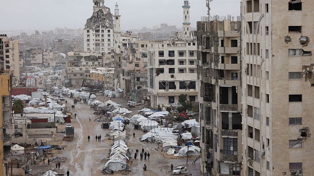 Adverse weather conditions deepen the plight of the displaced Palestinians in Gaza
GAZA CITY, GAZA - DECEMBER 28: A view of makeshift tents as heavy rainfall and storms sweeping across the Gaza Strip have pushed shelter conditions for tens of thousands of displaced Palestinians to the brink of collapse in Gaza City, Gaza on December 28, 2025. Palestinians struggle to survive under Israelâs blockade and restrictions on aid. Flooded tent camps have further deepened the humanitarian crisis. In the coastal area of Gaza City, several tents housing displaced civilians have become uninhabitable due to heavy rain and strong winds. (Photo by Khames Alrefi/Anadolu via Getty Images)
Anadolu
palestinians, shelter, civilians, harsh conditions, gaza, israeli blockade, tents, cold