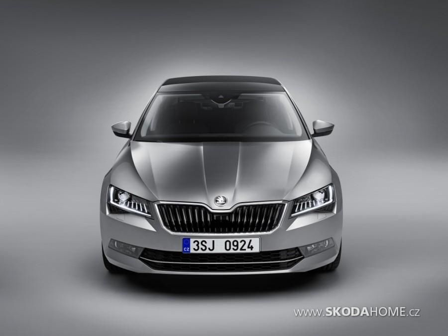 Nowa Škoda Superb - nieoficjalny przeciek oficjalnych zdjęć