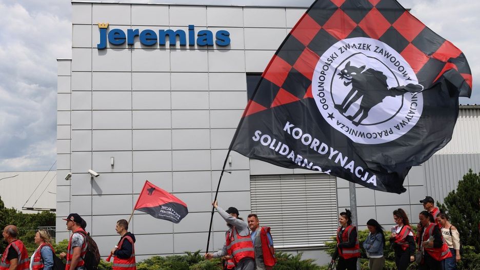 Pracownicy strajkują w Gnieźnie. Aktywiści nie przepuszczali samochodów w Jeremiasie