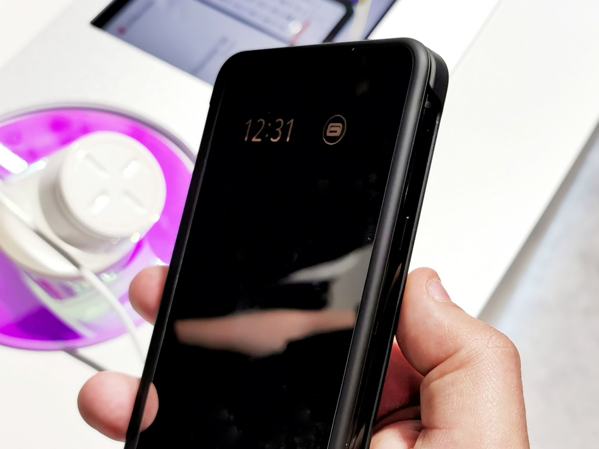 LG G8X ThinQ z podwójnym ekranem w Polsce. W prezencie słuchawki warte 1500 zł 4