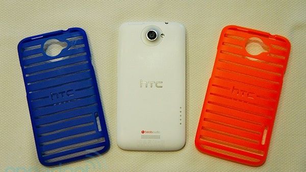 HTC tworzy własne case'y na One X 1