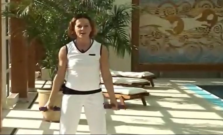 Piękne ramiona- ćwiczenia z hantelkami (WIDEO)