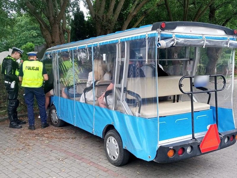 Policja skontrolowała Melexy w Łebie