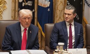 Pentagon uspokaja ws. Ormuzu. Ataki na Iran trwają