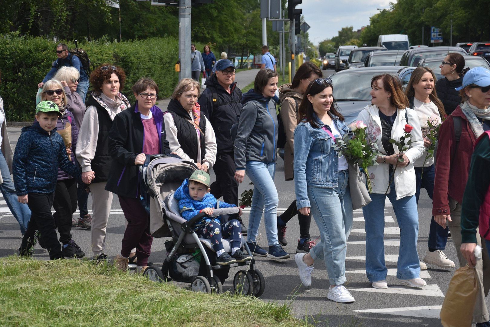 Grupa pielgrzymów wyruszyła sprzed kościoła pw. Najświętszego Serca Jezusa na śremskich Jezioranach w kierunku Błociszewa.