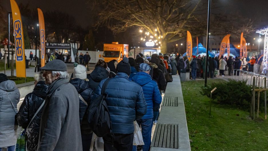 Ruszyła ulubiona akcja krakowian. &#34;Przedświąteczny karp&#34; rozdawany był pod NCK