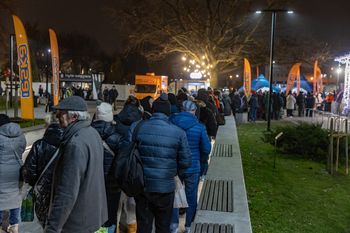 Kraków: Ogromna kolejka po darmowego karpia