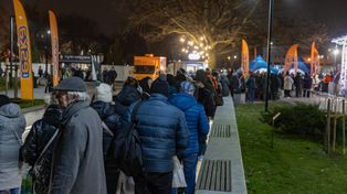 Kraków: Ogromna kolejka po darmowego karpia