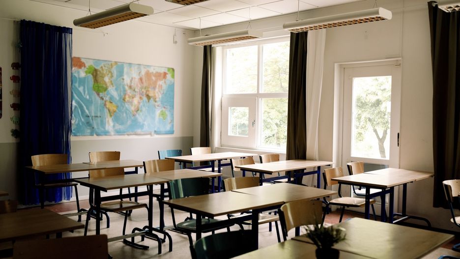 Sala lekcyjna w szkole. Zdjęcie ilustracyjne