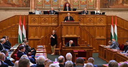 Miliony na odprawy dla ludzi Orbana. Kwota już zarezerwowana