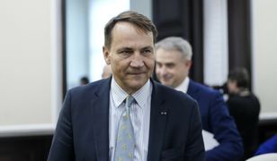Sikorski o wyjeździe Nawrockiego. "Złamanie konstytucji"