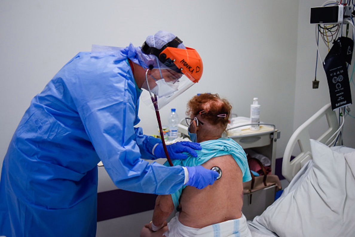 Nadciśnienie jest jednym z objawów COVID-19