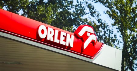 Politycy PiS i SP atakują Orlen. Zamieszanie wokół raportu giganta
