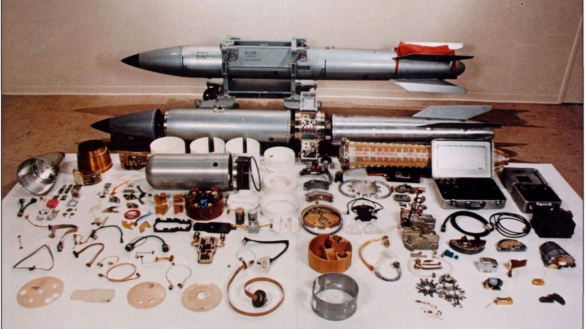 Bomba B61 i jej podzespoły