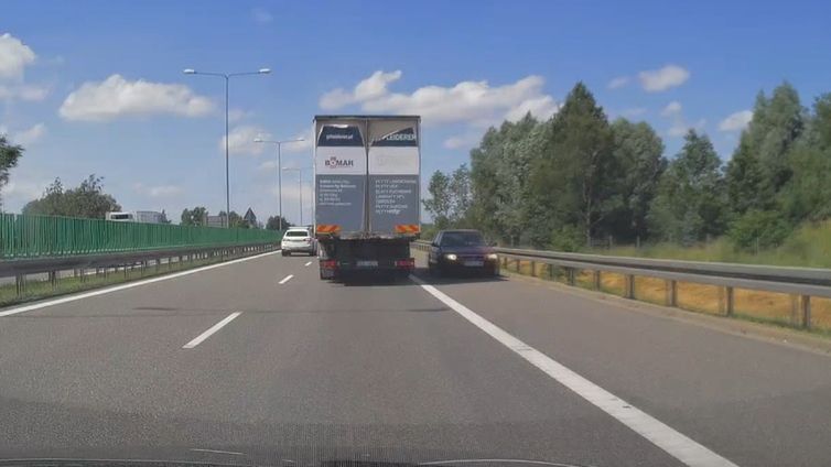 Ekspresówką pod prąd. Policjanci szukają niedopowiedzianego kierowcy