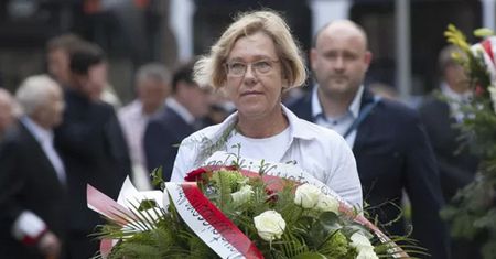 Barbara Nowak pisze z okazji Dnia Ojca. "Zamienniki szkodą"