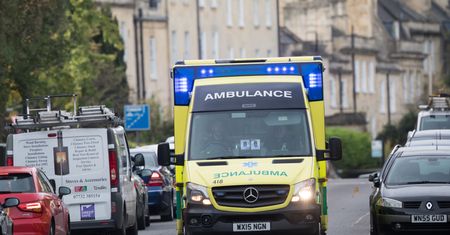 Koronawirus. Wielka Brytania. Londyńskie autobusy zmienią się w karetki