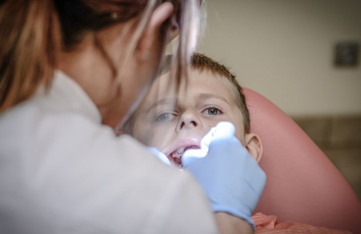 Zgrzytanie zębami u dzieci to dość powszechny problem.