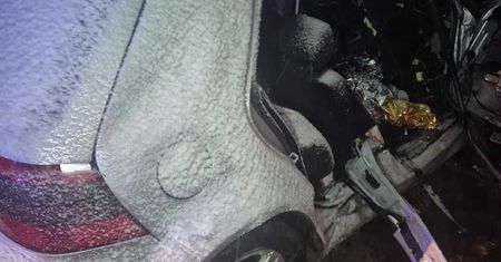 Poważny wypadek na DW 577 w Szkaradzie. Zderzenie osobówki z ciężarówką podczas intensywnych opadów śniegu