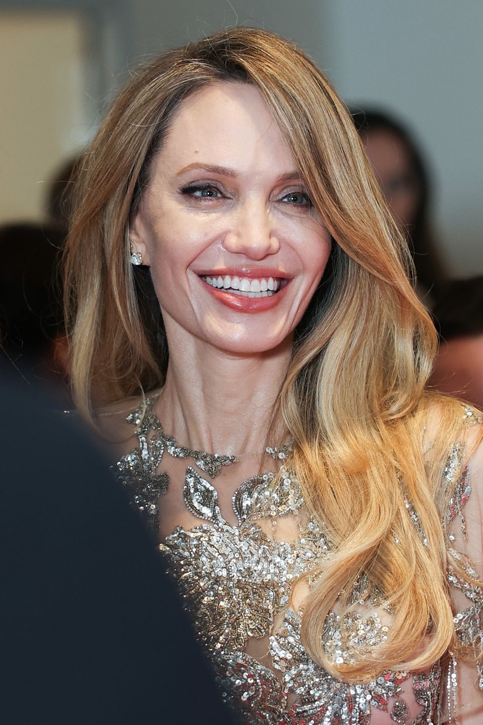 Angelina Jolie w efektownej kreacji na paryskiej premierze