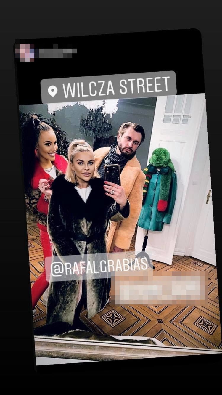 Rafał Grabias pałaszuje kanapeczki z "księżniczką"