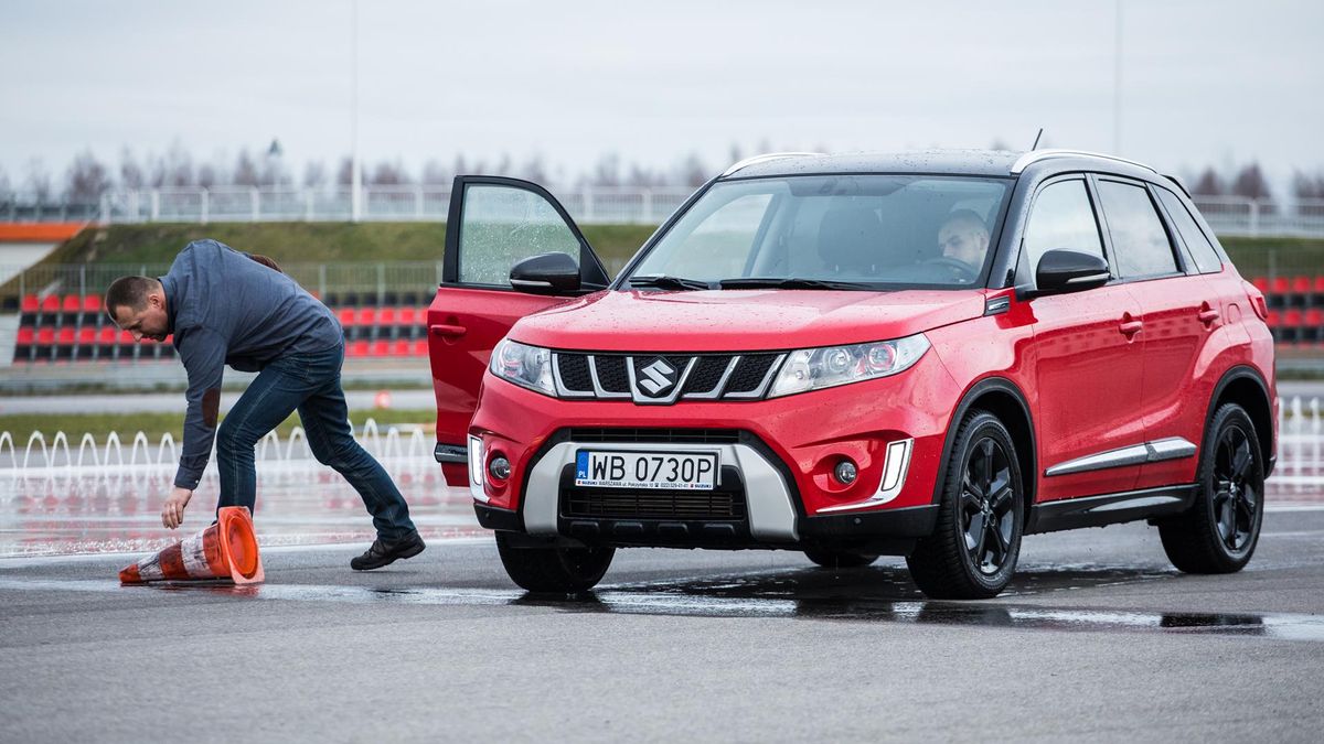 Nawet na szkoleniach kierowcy zachowują się nieprzewidywalnie i brakuje im odwagi. Jak jest na drodze?