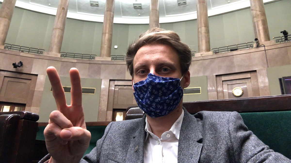 Poseł Franek Sterczewski odłożył 4,5 tysiąca złotych w ciągu roku.