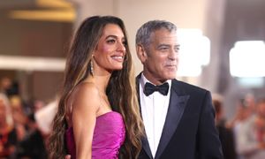 Dostał nowe obywatelstwo. Przemówił po francusku na gali