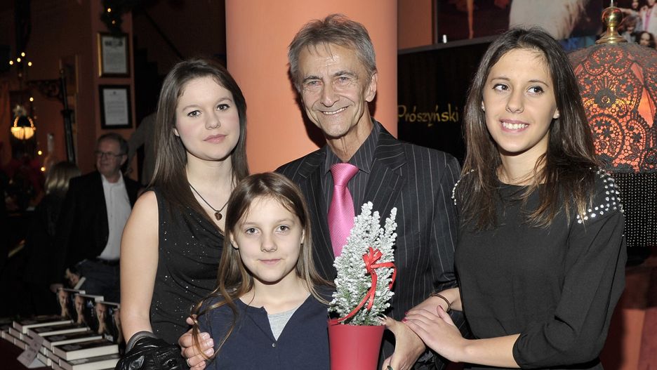 Tadeusz Ross z córkami, 2012 r.