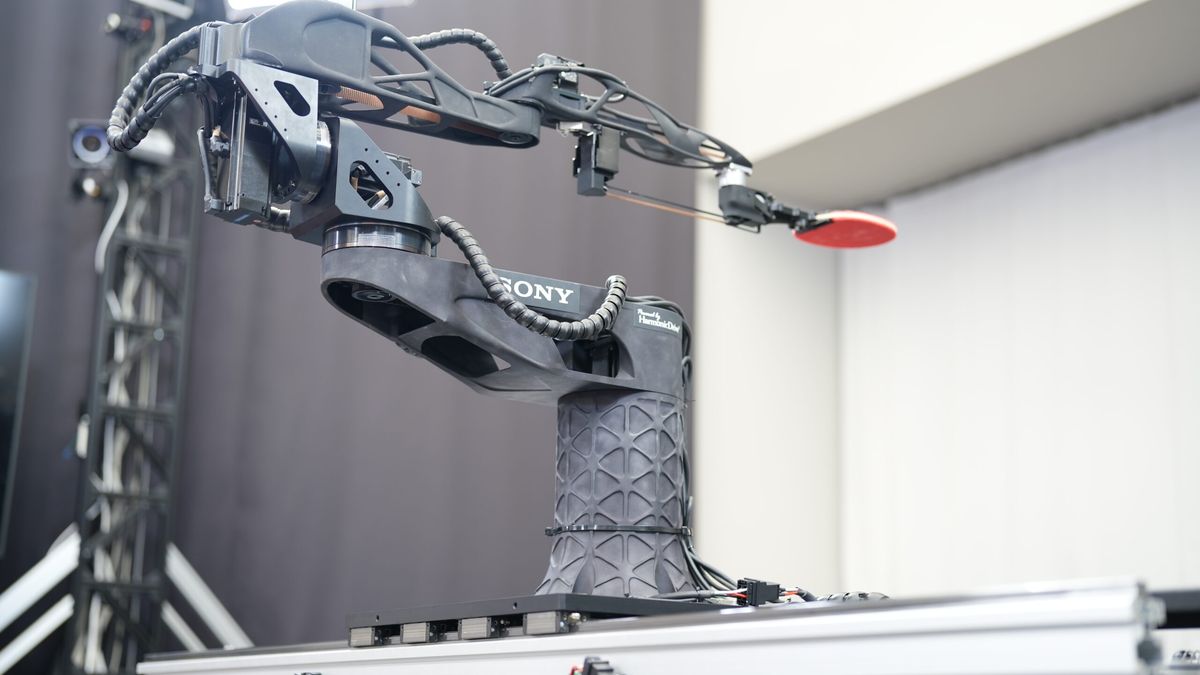 Robot Ace od Sony ogrywa elitę tenisa stołowego