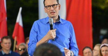 Morawiecki uderza w film Agnieszki Holland. Doszło do incydentu